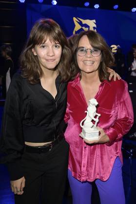 Charlotte Link mit Tochter Pauline Graf bei der Verleihung vom Blauer Panther - TV & Streaming Award 2023 in der BMW Welt. München, 25.10.2023