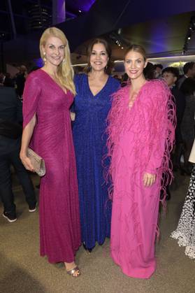 Natascha Grün, Karen Webb und Viviane Geppert bei der Verleihung vom Blauer Panther - TV & Streaming Award 2023 in der BMW Welt. München, 25.10.2023