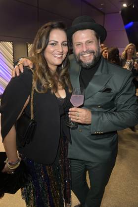 Manuel Cortez mit Freundin Saina Bayatpour bei der Verleihung vom Blauer Panther - TV & Streaming Award 2023 in der BMW Welt. München, 25.10.2023