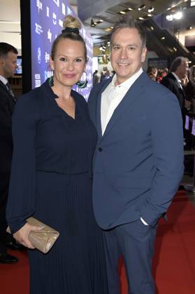 Manou Lubowski mit Freundin Lara von Stumberg bei der Verleihung vom Blauer Panther - TV & Streaming Award 2023 in der BMW Welt. München, 25.10.2023