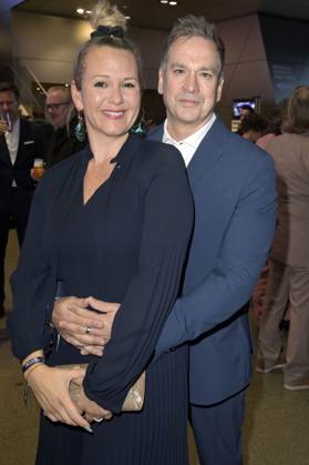 Manou Lubowski mit Freundin Lara von Stumberg bei der Verleihung vom Blauer Panther - TV & Streaming Award 2023 in der BMW Welt. München, 25.10.2023