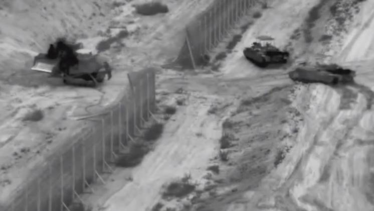 Bilder des Jahres 2023, News 10 Oktober News Themen der Woche KW43 News Bilder des Tages (231026) -- JERUSALEM, Oct. 26, 2023 -- This screenshot taken from a video released by the the Israel Defense Forces (IDF) shows Israeli forces conducting a raid in the northern Gaza Strip on Oct. 26, 2023. Israeli tanks and infantry raided the northern Gaza Strip in a predawn attack Thursday, the Israel Defense Forces (IDF) said in a statement. The military said that forces conducted a targeted raid using tanks in the northern Gaza Strip. According to the statement, the raid was part of preparations for the next stages of combat, in which Israel plans a ground offensive in Gaza. TO GO WITH Israeli tanks raid northern Gaza Strip: Army (FOCUS)MIDEAST-PALESTINIAN-ISRAELI CONFLICT-TANKS & INFANTRY-ATTACK XinxHua 