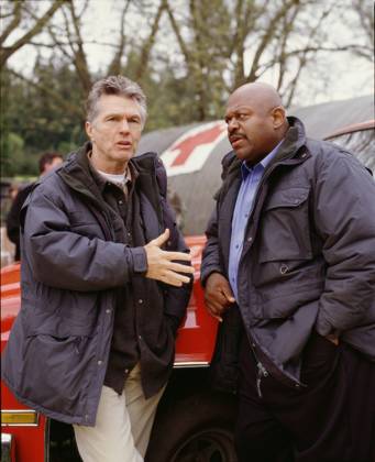 Stills from the 1999 movie Aftershock. Tom Skerritt, left, and Charles Dutton star in AFTERSHOCK. Photo cr: Tony Esparza CBS, Credit:BOB AKESTER Avalon  Copyright: xBOBxAKESTERx xAvalonx 0518633947