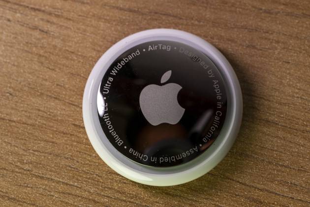 26.10.2023, Apple Airtag, Mit dem AirTag lassen sich Gegenstände aller Art mit einem Apple iPhone Handy wiederfinden. 26.10.2023, Apple Airtags 26.10.2023, Apple Airtags