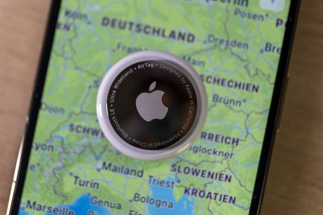 26.10.2023, Apple Airtag, Mit dem AirTag lassen sich Gegenstände aller Art mit einem Apple iPhone Handy wiederfinden. 26.10.2023, Apple Airtags 26.10.2023, Apple Airtags