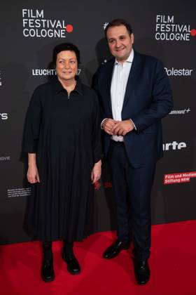 Martina RICHTER, Direktorin des Film Festivals Cologne, Nathanael LIMINSKI, Leiter der Staatskanzlei NRW, Roter Teppich, Red Carpet Show, Ankunft, arrival, Film Festival Cologne awards in Koeln, 26.10.2022.
