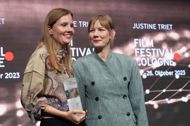 v.l. Regisseurin Justine TRIET, Schauspielerin Sandra HUELLER, Hüller, Regisseurin Justine TRIET erhaelt den Filmpreis Koeln, Film Festival Cologne awards in Koeln, 26.10.2022.