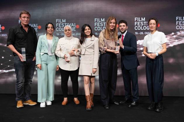 Die Preistraeger von links: Schauspieler Oliver MASUCCI (International Actors Award) Olfa HAMROUNI mit ihren Toechtern Eya und Tayssir, (Phoenix Preis fuer den Film FOUR DAUGHTERS der Regisseurin Kaouther Ben Hania), Regisseurin Justine TRIET (Filmpreis Koeln), Regisseur Xavier DOLAN, (The Hollywood Reporter Award), Katharina HUBER, Filmemacherin, Regisseurin (Filmpreis NRW) Film Festival Cologne awards in Koeln, 26.10.2022.