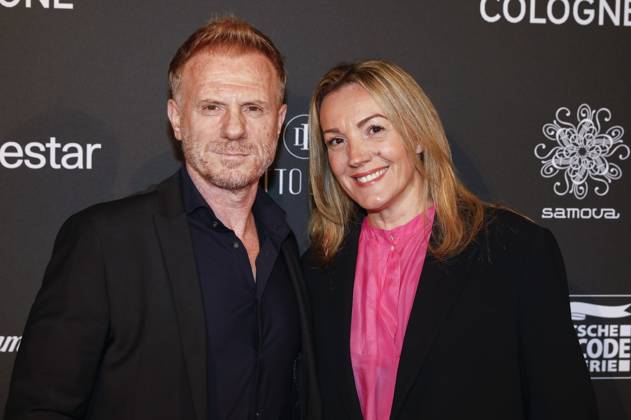 Kasem Hoxha mit Lebensgefährtein Klejda Shani bei der Verleihung der Cologne Awards auf dem 33. Film Festival Cologne 2023 im E-Werk. Köln, 26.10.2023