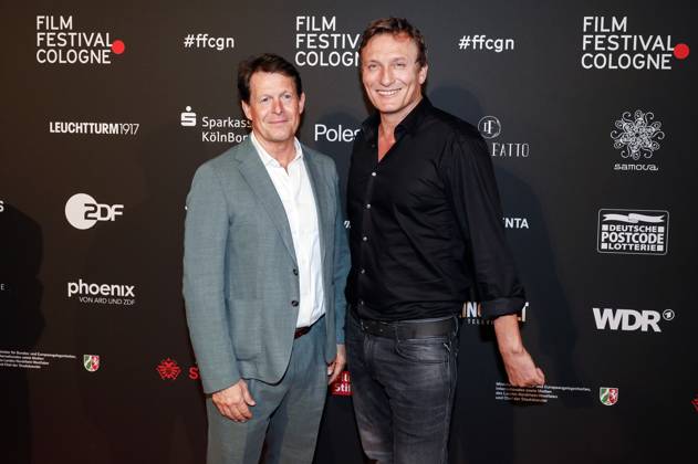 Oliver Masucci mit Gast bei der Verleihung der Cologne Awards auf dem 33. Film Festival Cologne 2023 im E-Werk. Köln, 26.10.2023