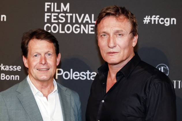 Oliver Masucci mit Gast bei der Verleihung der Cologne Awards auf dem 33. Film Festival Cologne 2023 im E-Werk. Köln, 26.10.2023