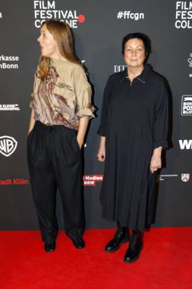 Justine Triet und Martina Richter bei der Verleihung der Cologne Awards auf dem 33. Film Festival Cologne 2023 im E-Werk. Köln, 26.10.2023