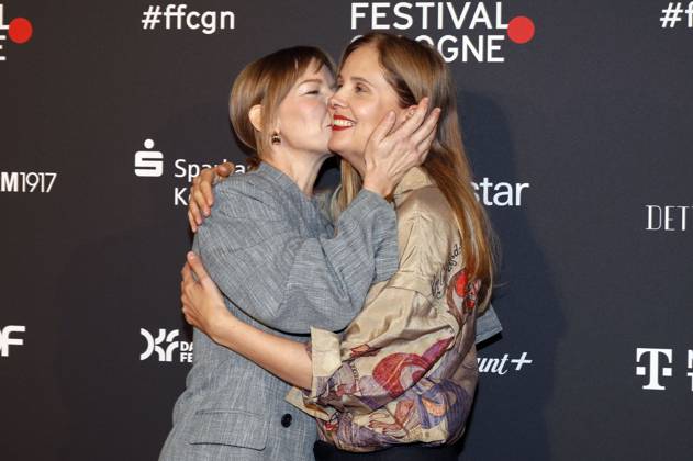 Sandra Hüller und Justine Triet bei der Verleihung der Cologne Awards auf dem 33. Film Festival Cologne 2023 im E-Werk. Köln, 26.10.2023