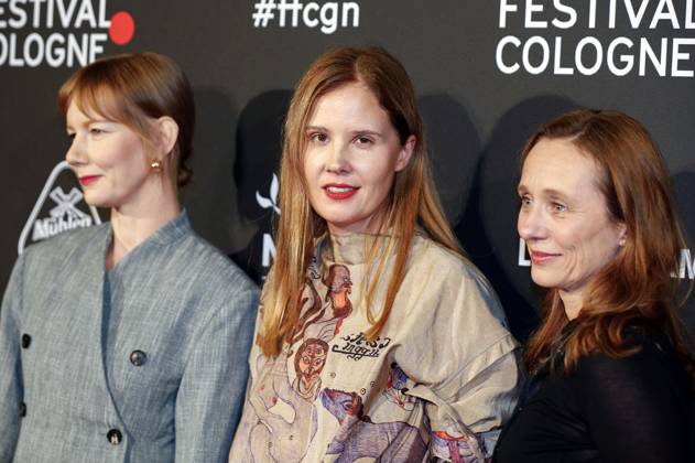 Sandra Hüller, Justine Triet und Gast bei der Verleihung der Cologne Awards auf dem 33. Film Festival Cologne 2023 im E-Werk. Köln, 26.10.2023