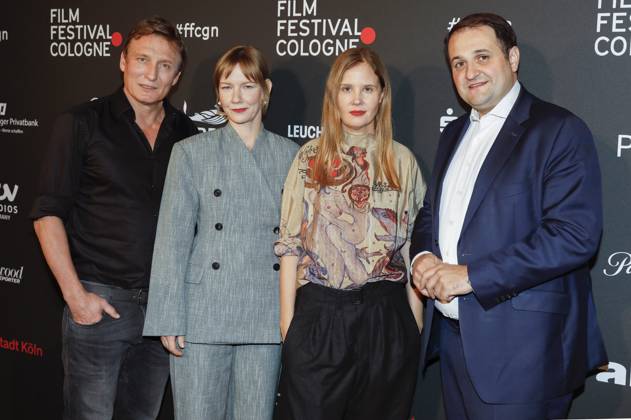 Oliver Masucci, Sandra Hüller, Justine Triet und Nathanael Liminski bei der Verleihung der Cologne Awards auf dem 33. Film Festival Cologne 2023 im E-Werk. Köln, 26.10.2023