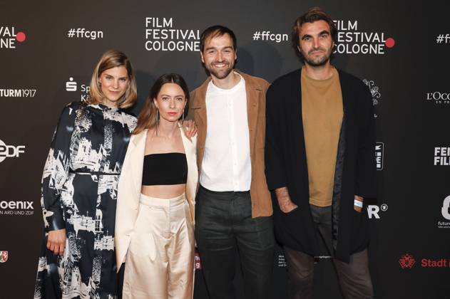 Bettine Langehein, Bianca Hauda, Gast und Marco Wolter bei der Verleihung der Cologne Awards auf dem 33. Film Festival Cologne 2023 im E-Werk. Köln, 26.10.2023