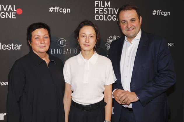 Martina Richter, Katharina Huber und Nathanael Liminski bei der Verleihung der Cologne Awards auf dem 33. Film Festival Cologne 2023 im E-Werk. Köln, 26.10.2023