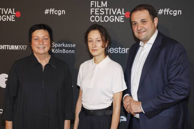 Martina Richter, Katharina Huber und Nathanael Liminski bei der Verleihung der Cologne Awards auf dem 33. Film Festival Cologne 2023 im E-Werk. Köln, 26.10.2023