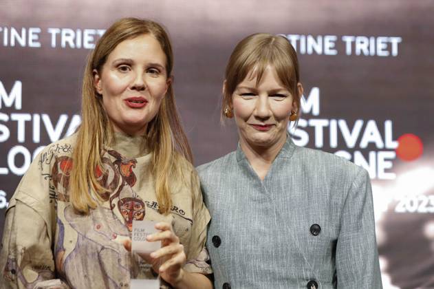 Justine Triet und Sandra Hüller bei der Verleihung der Cologne Awards auf dem 33. Film Festival Cologne 2023 im E-Werk. Köln, 26.10.2023