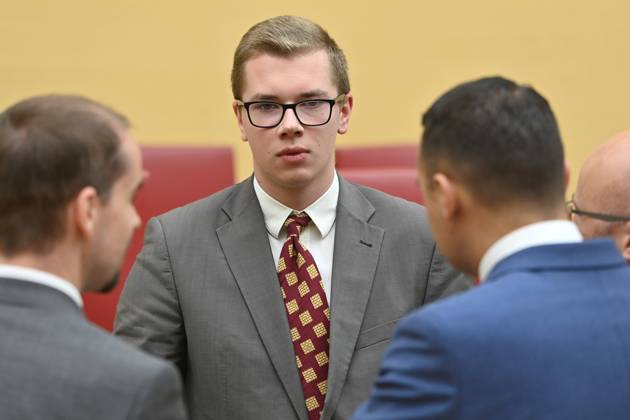 Bilder des Jahres 2023, News 10 Oktober Daniel HALEMBA (AfD) im Plenarsaal, Wahl und Vereidigung des Bayerischen Ministerpraesidenten am 31.10.2023 im Bayerischen Landtag,Maximilianeum in Muenchen