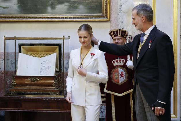 Entertainment Themen der Woche KW44 Bilder des Jahres 2023, Entertainment 10 Oktober Entertainment Bilder des Tages 31-10-2023 Madrid Spanish Crown Princess Leonor, with King Felipe, during the swearing-in ceremony of the Constitution before the Cortes Generales, at the Congress of Deputies in Madrid. No Spain Â  Copyright: xPPEx