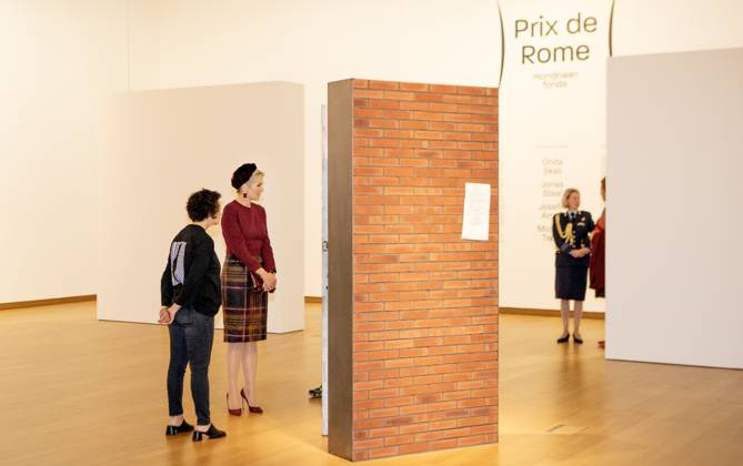 31-10-2023 Amsterdam Queen Maxima attended the presentation of the Prix de Rome Visual Arts 2023, the incentive prize for visual artists from the Netherlands and the Caribbean part of the Kingdom, in the Stedelijk Museum Amsterdam. The winning artist received an amount of 40,000 euros and the opportunity to participate in a residency program of their choice Â  Copyright: xPPEx