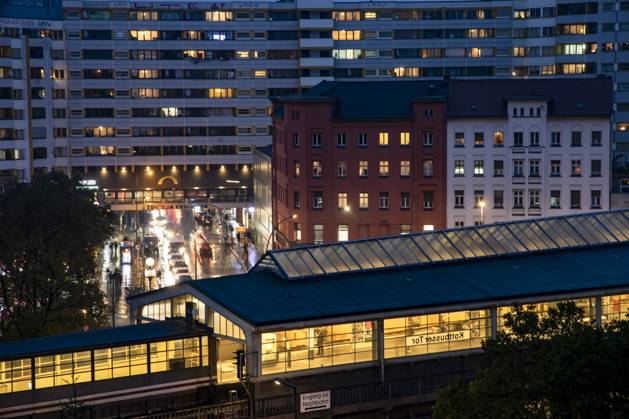 Der Kottbusser Tor aus einem Gebäude in dem Südlichen Teil mit Blick Richtung Adalbertstrasse in Berlin am 24. Oktober 2023. Sonnenallee