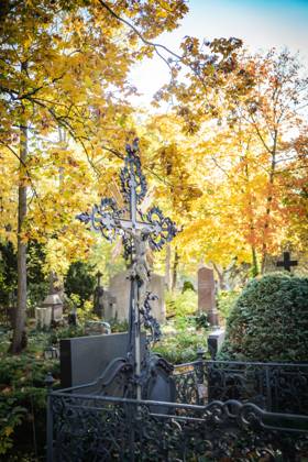 Berlin Mitte ; Domfriedhof der St. Hedwigsgemeinde Liesenstraße - 01.11.2023 Friedhof