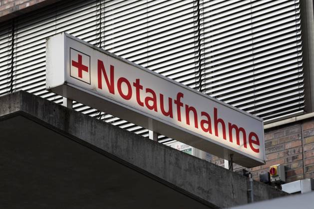 Symbolbild Krankenhaus, Notruf, Notarzt, medizinische Versorgung, beleuchtetes Schild der Notaufnahme am Agaplesion Diakonieklinikum, Hamburg, Deutschland, Europa Copyright: imageBROKER ChristopherxTamcke ibltam09768557.jpg