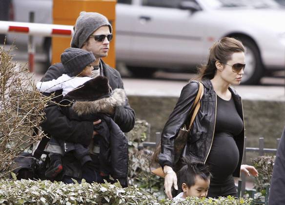 Brad Pitt & Angelina Jolie and their children leave Paris Picture by RetnaCelebs Must credit all uses Brad Pitt and pregnant girlfriend Angelina Jolie, accompanied by her adopted children Maddox and Zahara, leave France after a two-week visit. They travelled to Charles de Gaulle Airport where Angelina got her scarf caught in the door of their minibus. Paris, France, 4th March 2006 UK rights only Ref S021, 823008, 10472 *Unbylined uses will incur an additional discretionary fee!*, Credit:RetnaCelebs Avalon France  Copyright: xRetnaCelebsx xAvalonx 0524894011