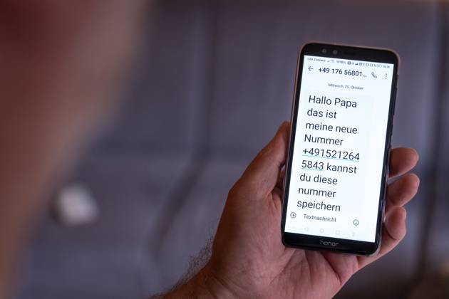 An old man received a text message on his smartphone with the text Hello dad this is my new number Disgusting trick and telephone fraud