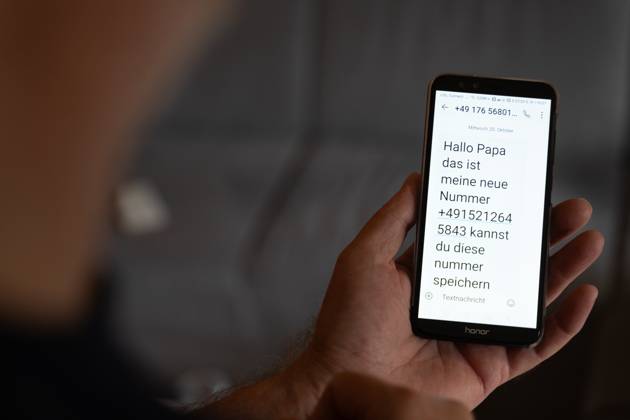 An old man received a text message on his smartphone with the text Hello dad this is my new number Disgusting trick and telephone fraud