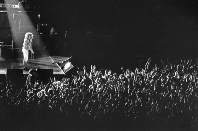 RECORD DATE NOT STATED Die amerikanische Sängerin Tina Turner bei einem Auftritt in der Schleyerhalle Stuttgart in den 1980er Jahren