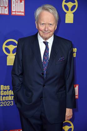 Wolfgang Porsche (Aufsichtsratsvorsitzende der Porsche AG) - VERLEIHUNG DAS GOLDENE LENKRAD 2023 im Axel Springer Hochhaus in Berlin am 07.11.2023