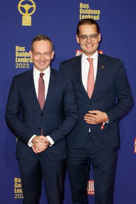 Das Goldene Lenkrad 2023 Volker Wissing und Claudius Senst bei der Verleihung des Goldenen Lenkrads 2023 im Axel Springer Hochhaus am 07.11.2023 in Berlin. Copyright: xEventpressxKochanx