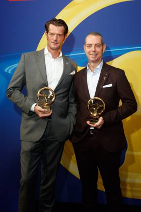 Entertainment Bilder des Tages Das Goldene Lenkrad 2023 Stefan Floeck, und Franciscus van Meel bei der Verleihung des Goldenen Lenkrads 2023 im Axel Springer Hochhaus am 07.11.2023 in Berlin. Copyright: xEventpressxKochanx