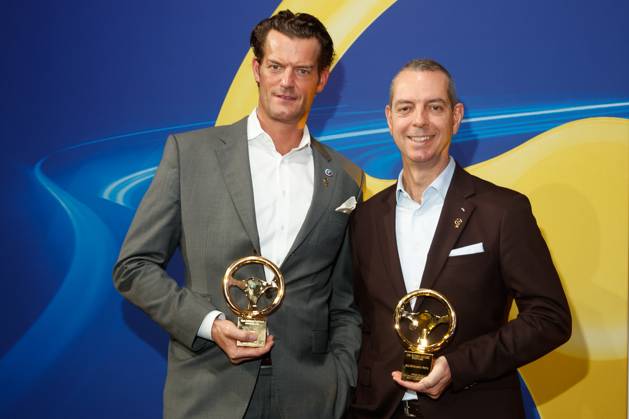 Entertainment Bilder des Tages Das Goldene Lenkrad 2023 Stefan Floeck, und Franciscus van Meel bei der Verleihung des Goldenen Lenkrads 2023 im Axel Springer Hochhaus am 07.11.2023 in Berlin. Copyright: xEventpressxKochanx