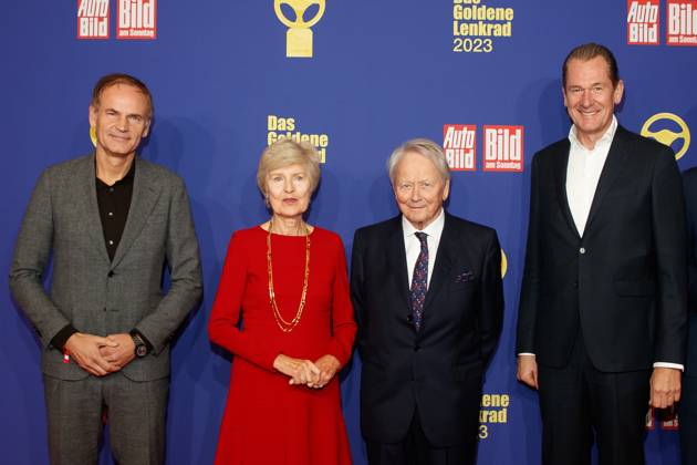 Das Goldene Lenkrad 2023 Oliver Blume, Friede Springer, Wolfgang Porsche und Mathias Döpfner bei der Verleihung des Goldenen Lenkrads 2023 im Axel Springer Hochhaus am 07.11.2023 in Berlin. Copyright: xEventpressxKochanx
