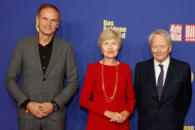 Das Goldene Lenkrad 2023 Oliver Blume, Friede Springer und Wolfgang Porsche bei der Verleihung des Goldenen Lenkrads 2023 im Axel Springer Hochhaus am 07.11.2023 in Berlin. Copyright: xEventpressxKochanx