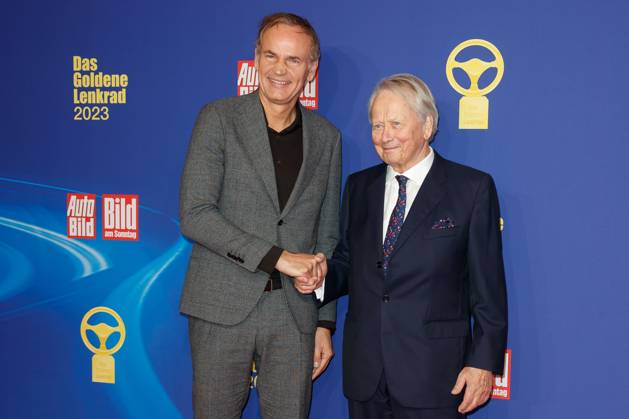Das Goldene Lenkrad 2023 Oliver Blume und Wolfgang Porsche bei der Verleihung des Goldenen Lenkrads 2023 im Axel Springer Hochhaus am 07.11.2023 in Berlin. Copyright: xEventpressxKochanx