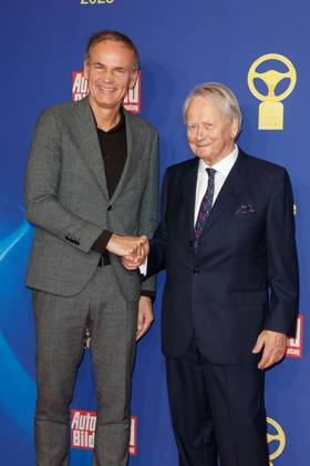 Das Goldene Lenkrad 2023 Oliver Blume und Wolfgang Porsche bei der Verleihung des Goldenen Lenkrads 2023 im Axel Springer Hochhaus am 07.11.2023 in Berlin. Copyright: xEventpressxKochanx