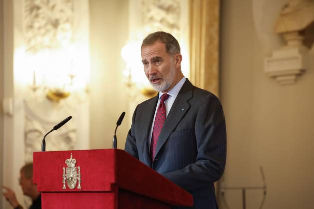 Spain s King Felipe VI delivers a speech during a gathering with the Spanish community in Copenhagen, Denmark, 08 November 2023, on the last day of his visit to Denmark. Spanish Royal couple visit Denmark !ACHTUNG: NUR REDAKTIONELLE NUTZUNG! Copyright: xJUANJOxMARTINx(es-ES)x GRAF2174 20231108-55012264670_1