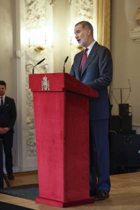 Spain s King Felipe VI delivers a speech during a gathering with the Spanish community in Copenhagen, Denmark, 08 November 2023, on the last day of his visit to Denmark. Spanish Royal couple visit Denmark !ACHTUNG: NUR REDAKTIONELLE NUTZUNG! Copyright: xJUANJOxMARTINx(es-ES)x GRAF2178 20231108-55012264677_1