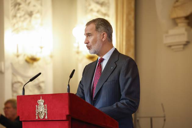 Spain s King Felipe VI delivers a speech during a gathering with the Spanish community in Copenhagen, Denmark, 08 November 2023, on the last day of his visit to Denmark. Spanish Royal couple visit Denmark !ACHTUNG: NUR REDAKTIONELLE NUTZUNG! Copyright: xJUANJOxMARTINx(es-ES)x GRAF2184 20231108-55012264736_1
