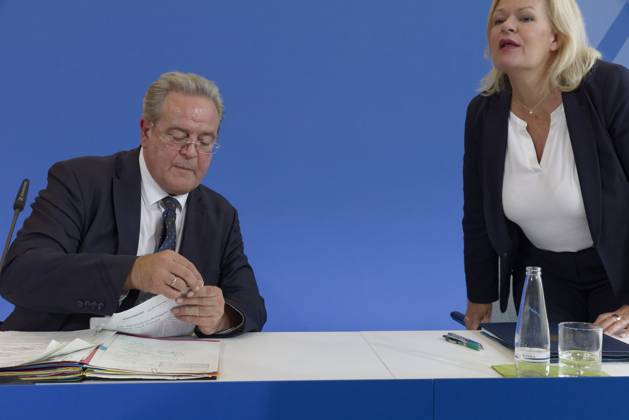 Jahresbericht Bundespolizei 2022 vorgestellt 2023-11-08 - Deutschland, Berlin - Nancy Faeser (SPD), Bundesministerin des Inneren und für Heimat, und Bundespolizeipräsident Dr. Dieter Romann stellen Jahresbericht der Bundespolizei 2022 vor.