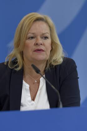 Jahresbericht Bundespolizei 2022 vorgestellt 2023-11-08 - Deutschland, Berlin - Nancy Faeser (SPD), Bundesministerin des Inneren und für Heimat, und der Bundespolizeipräsident stellen den Jahresbericht der Bundespolizei 2022 vor.