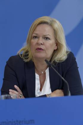 Jahresbericht Bundespolizei 2022 vorgestellt 2023-11-08 - Deutschland, Berlin - Nancy Faeser (SPD), Bundesministerin des Inneren und für Heimat, und der Bundespolizeipräsident stellen den Jahresbericht der Bundespolizei 2022 vor.