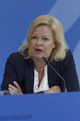 Jahresbericht Bundespolizei 2022 vorgestellt 2023-11-08 - Deutschland, Berlin - Nancy Faeser (SPD), Bundesministerin des Inneren und für Heimat, und der Bundespolizeipräsident stellen den Jahresbericht der Bundespolizei 2022 vor.