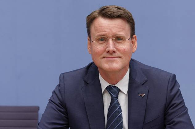 Jahresbericht Bundespolizei 2022 vorgestellt 2023-11-08 - Deutschland, Berlin - Bundespressekonferenz: LKW-Hersteller und Logistikverbände betrachten politische Rahmenbedingungen als Hemmnis für die Klimaneutralität des Güterkraftverkehrs. Im Bild Alexander Vlaskamp, Vorstandsvorsitzender MAN Truck & Bus SE.