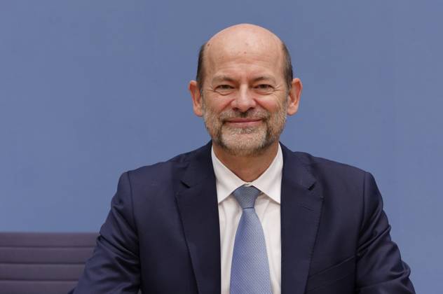 Jahresbericht Bundespolizei 2022 vorgestellt 2023-11-08 - Deutschland, Berlin - Bundespressekonferenz: LKW-Hersteller und Logistikverbände betrachten politische Rahmenbedingungen als Hemmnis für die Klimaneutralität des Güterkraftverkehrs. Im Bild Dr. Manfred Schuckert, Vorstandsvorsitzender Daimler Truck Holding AG.